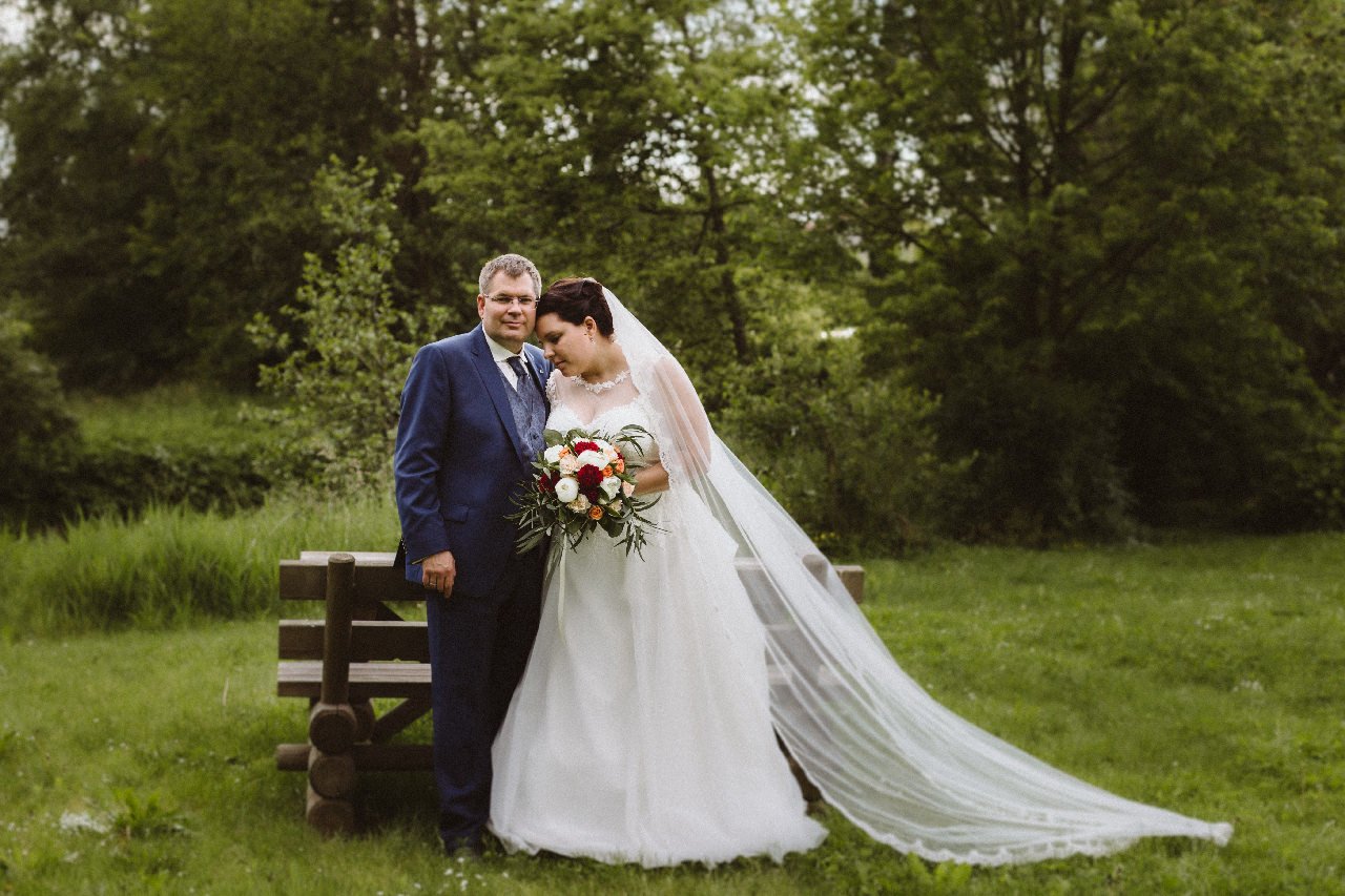 Fotoshooting des Brautpaares beim Landgasthof Schmid Wolferszell