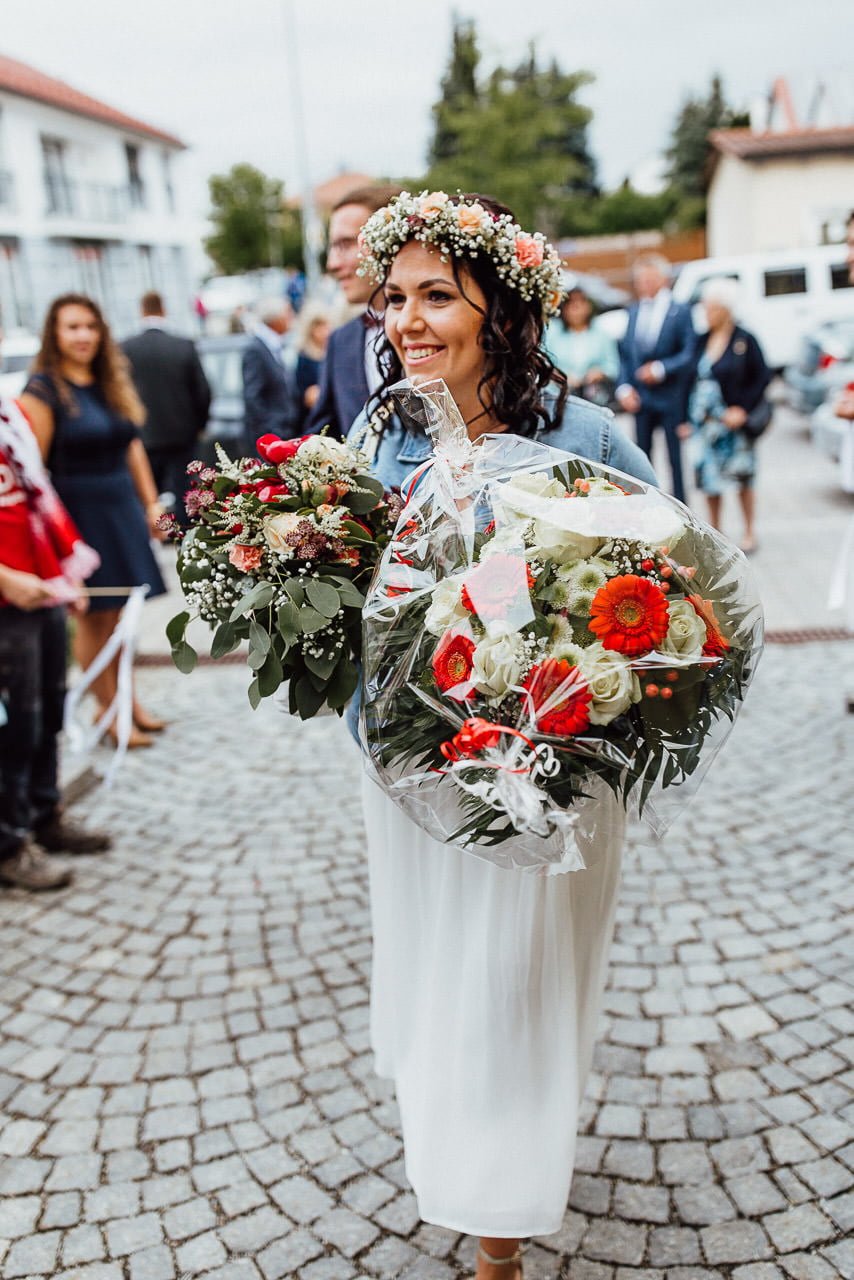 Die Braut mit den Blumensträußen 
