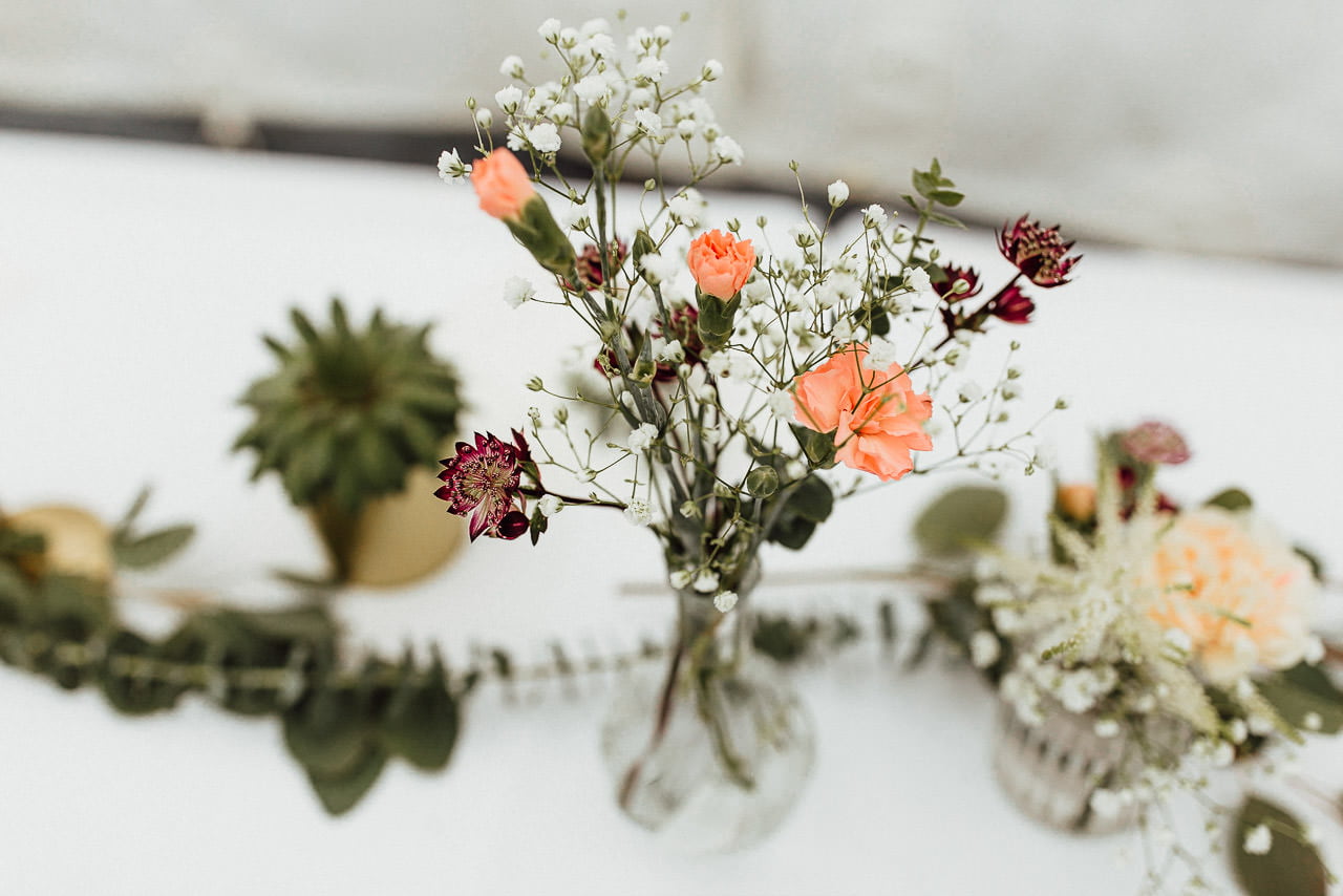 Boho-Tisch-Accessoires, kleine Blumensträuße
