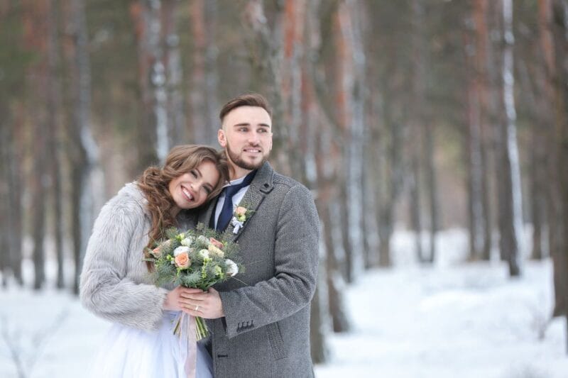 Braut in Winter hochzeitskleid