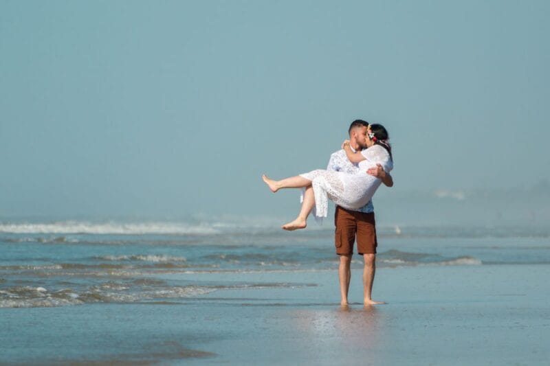 Kurze Hose für Hochzeitsbilder am Meer